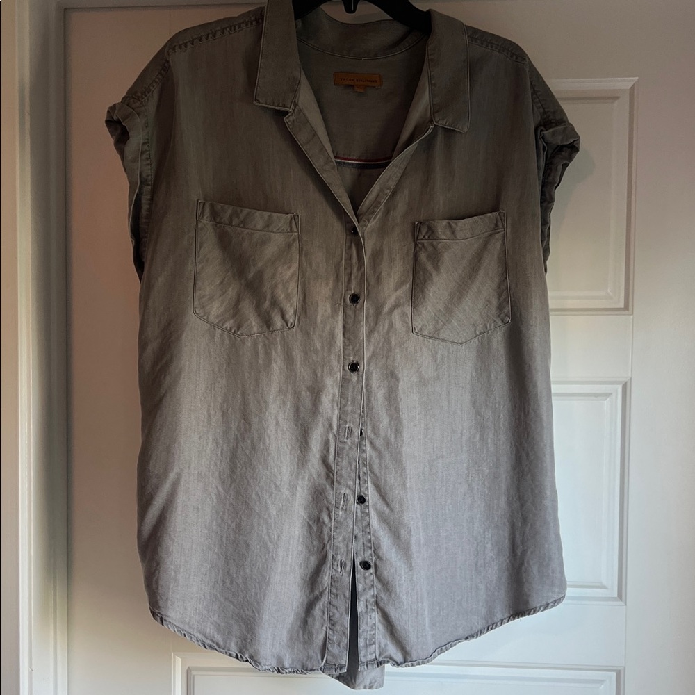 Jachs Girlfriend Gray Button-Up Shirt